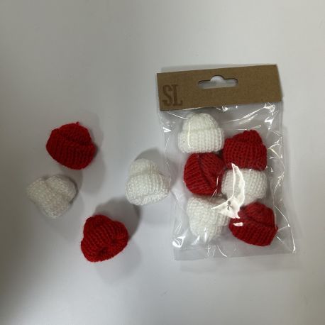 Gorritos blancos y rojos